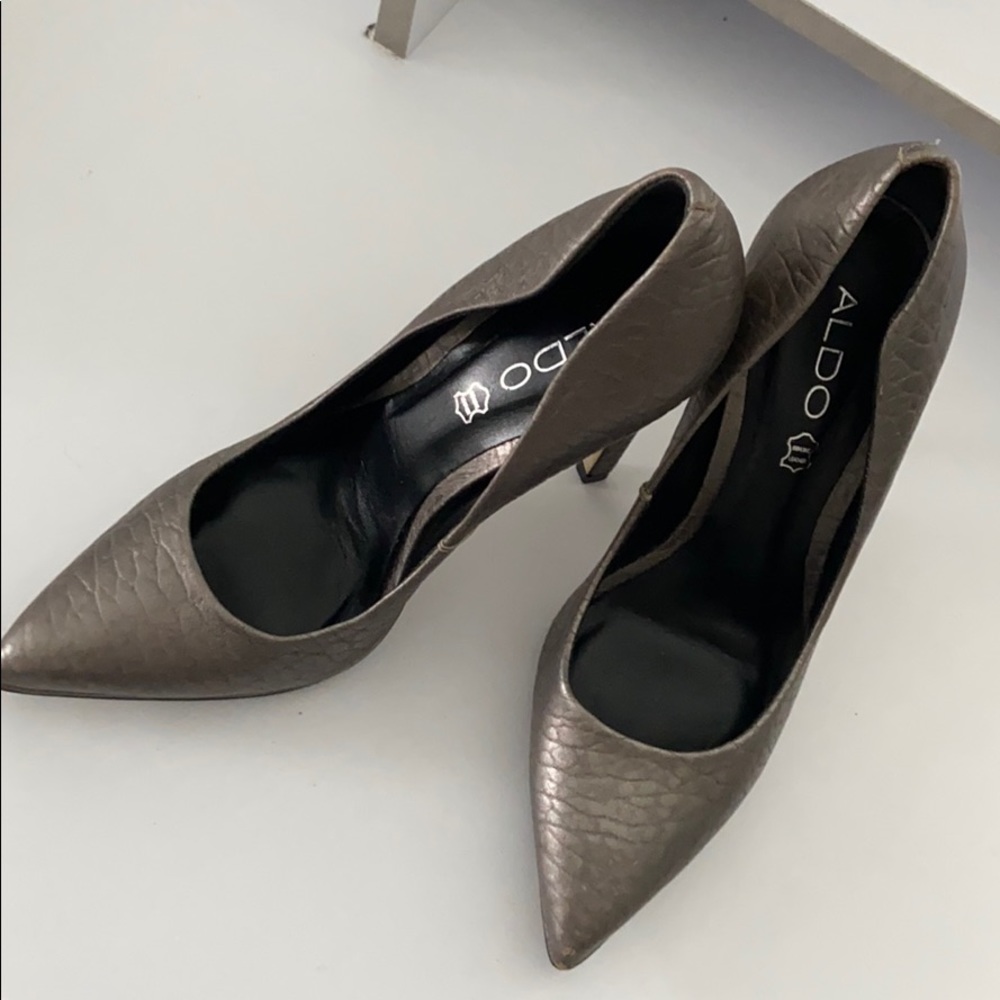 Aligator pattern designed Also heels